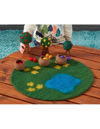 Árboles de fieltro con frutas