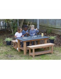 Conjunto mesa-pizarra y bancos